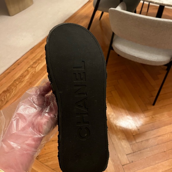 Chanel Sandals
will fit size 38, 38.5, 9
I am a 38.5 - Picture 4 of 10